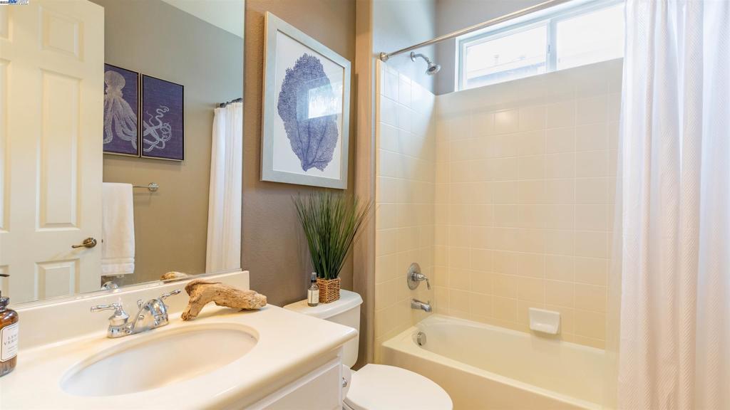 MOSS LANDING - Residential