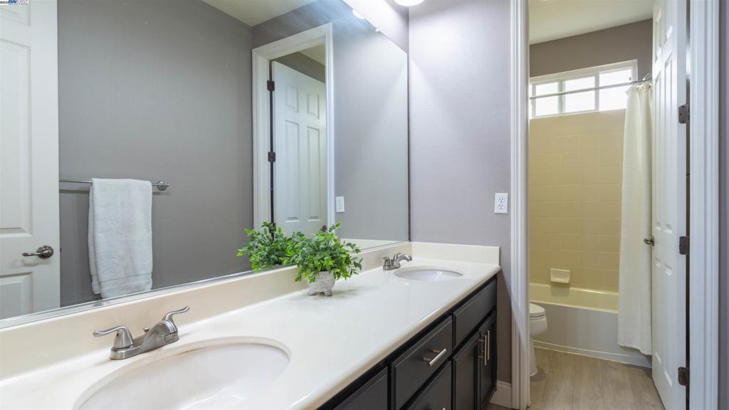 MOSS LANDING - Residential