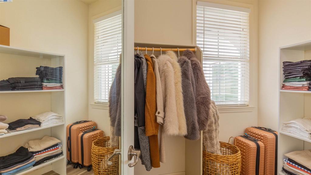 MOSS LANDING - Residential