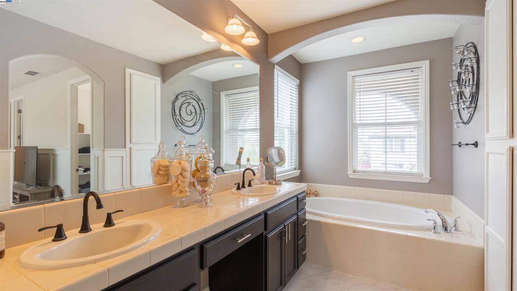 MOSS LANDING - Residential