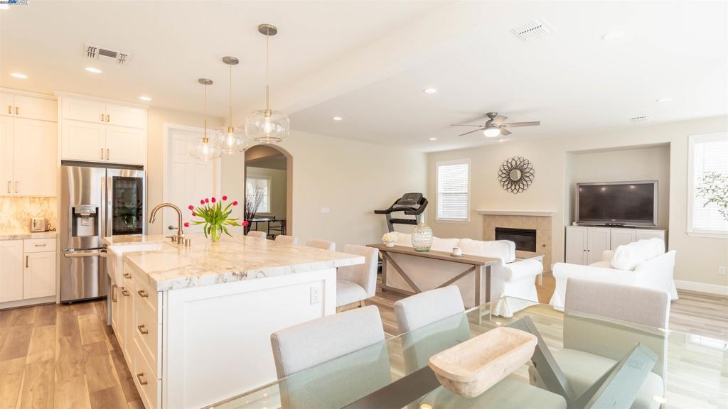 MOSS LANDING - Residential