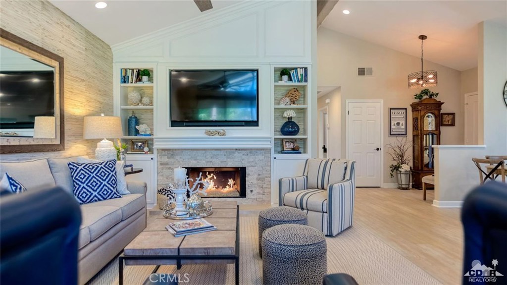 The Lakes Country Cl - Residential