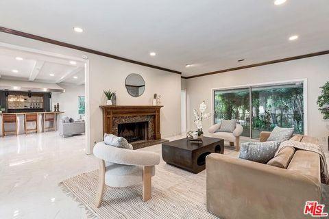 Photo of 11410 Canton Drive, Studio City, CA 91604 (MLS # 26634305)