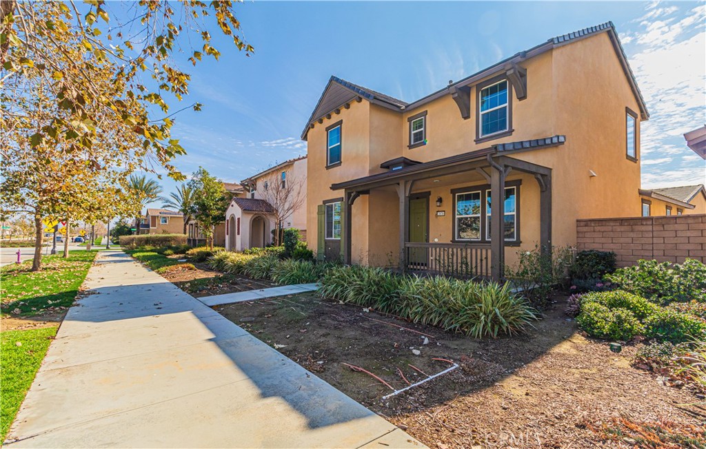 2876 E La Avenida Drive