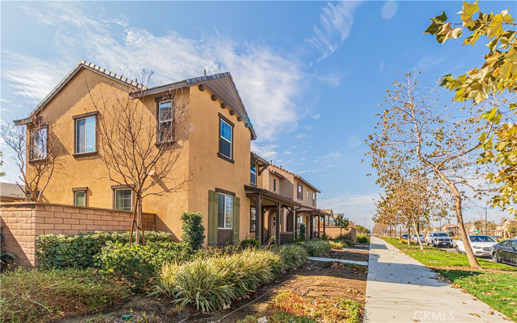 2876 E La Avenida Drive