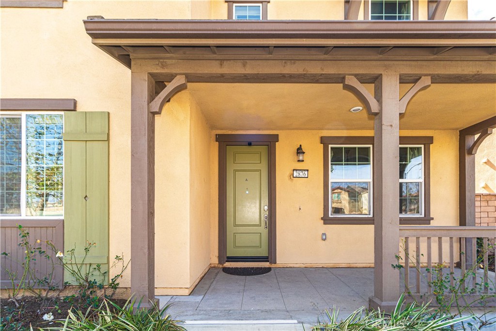 2876 E La Avenida Drive