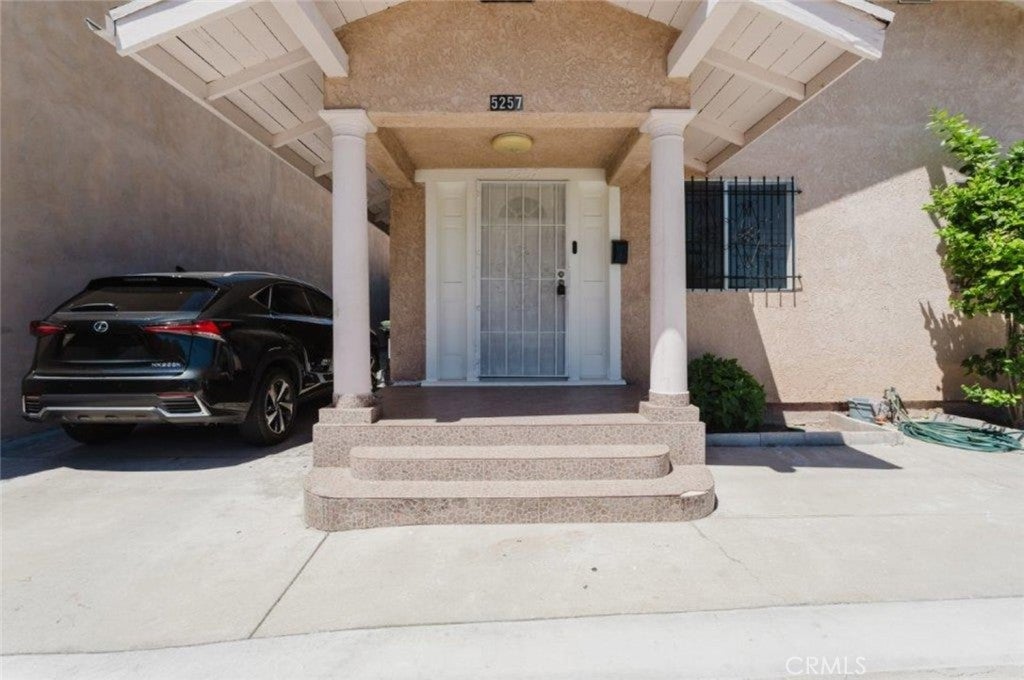 5253 Fountain Avenue