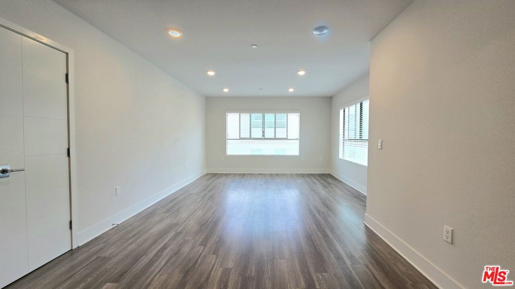 5030 Rosewood Avenue 505