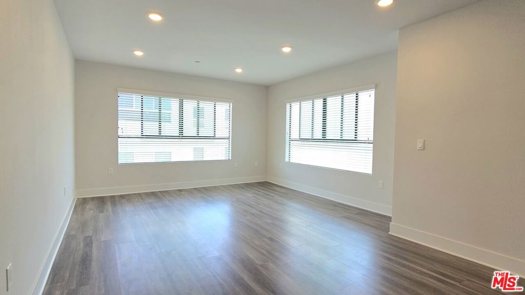 5030 Rosewood Avenue 505