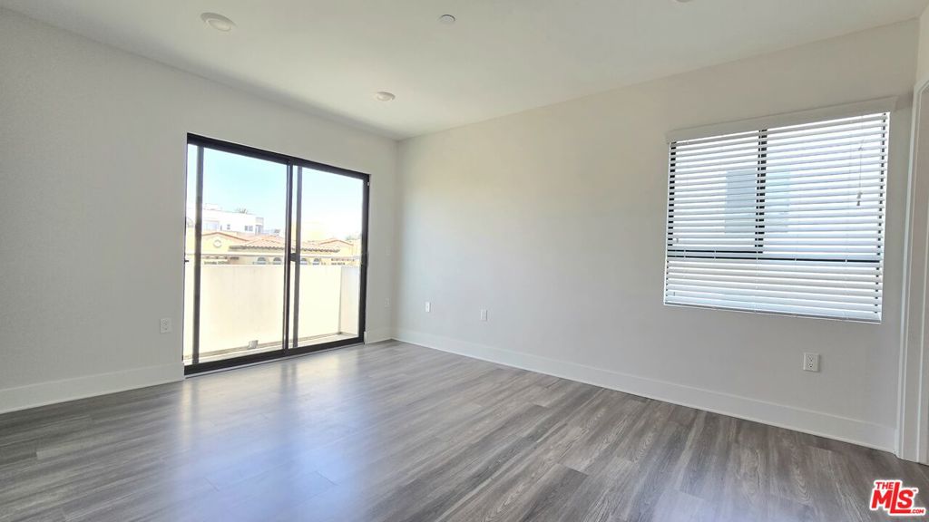 5030 Rosewood Avenue 505
