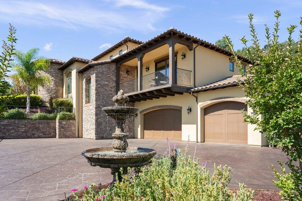 9175 Tea Tree Way