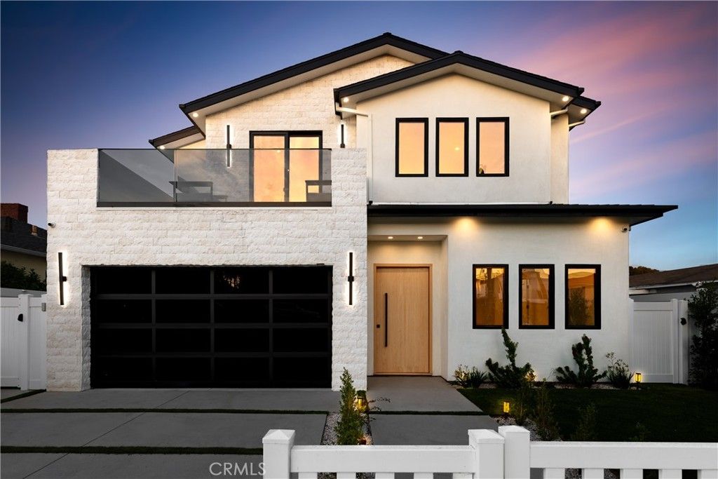 Photo of 3910 Mclaughlin Avenue, Los Angeles, CA 90066 (MLS # SR26024060)