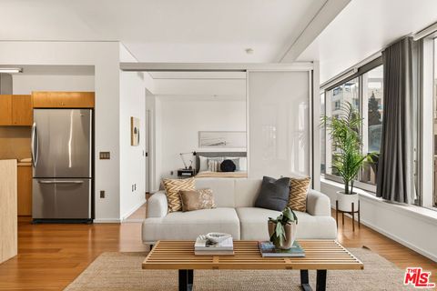 Photo of 1155 S Grand Avenue #403, Los Angeles, CA 90015 (MLS # 26667781)