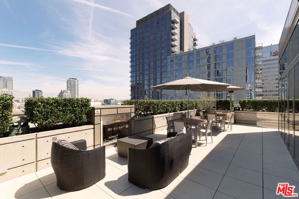 Photo of 1155 S Grand Avenue #403, Los Angeles, CA 90015 (MLS # 26667781)