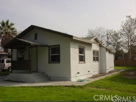 DUPLEX... Great Investment Opportunity!! Live in one and Rent the other. Both Units are Vacant. This property features 2 separate rental Units with a detached 2-car garage. 2 separate gas and 2 electric meters, 2 addresses. Front house has 3 bedrooms and 1-bathroom with its own fenced back yard. Brand new kitchen and flooring and Brand-New carpet. Back House is located behind the 2-car garage, has a large 1 bedroom and 1 bathroom and also has its own fenced yard. and designated parking spot. Centrally located near Hospitals, markets and transportation.