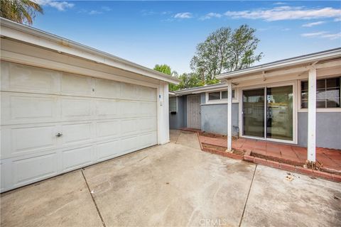 Photo of 7421 Ostrom Avenue, Van Nuys, CA 91406 (MLS # SR26108702)