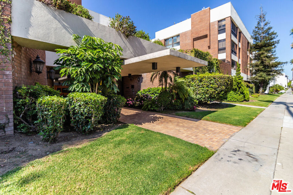 4477 Wilshire Boulevard 304