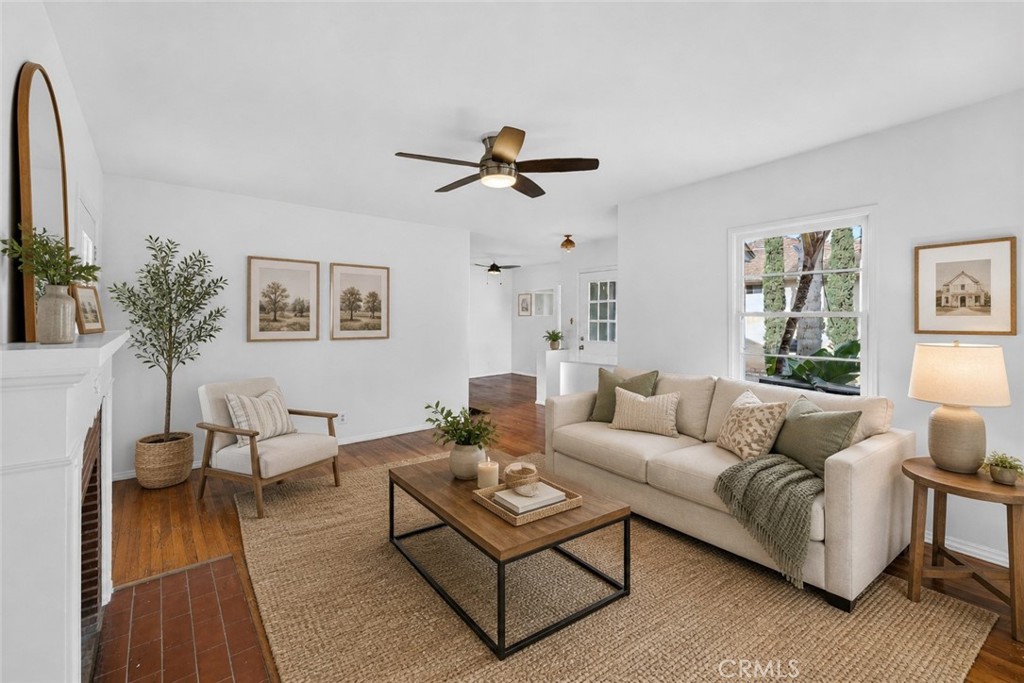 815 E Collins