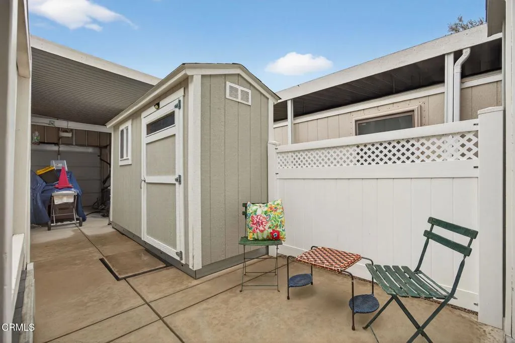 Ojai, California 93023, United States, 3 Bedrooms Bedrooms, ,2 BathroomsBathrooms,Residential,Active,217315