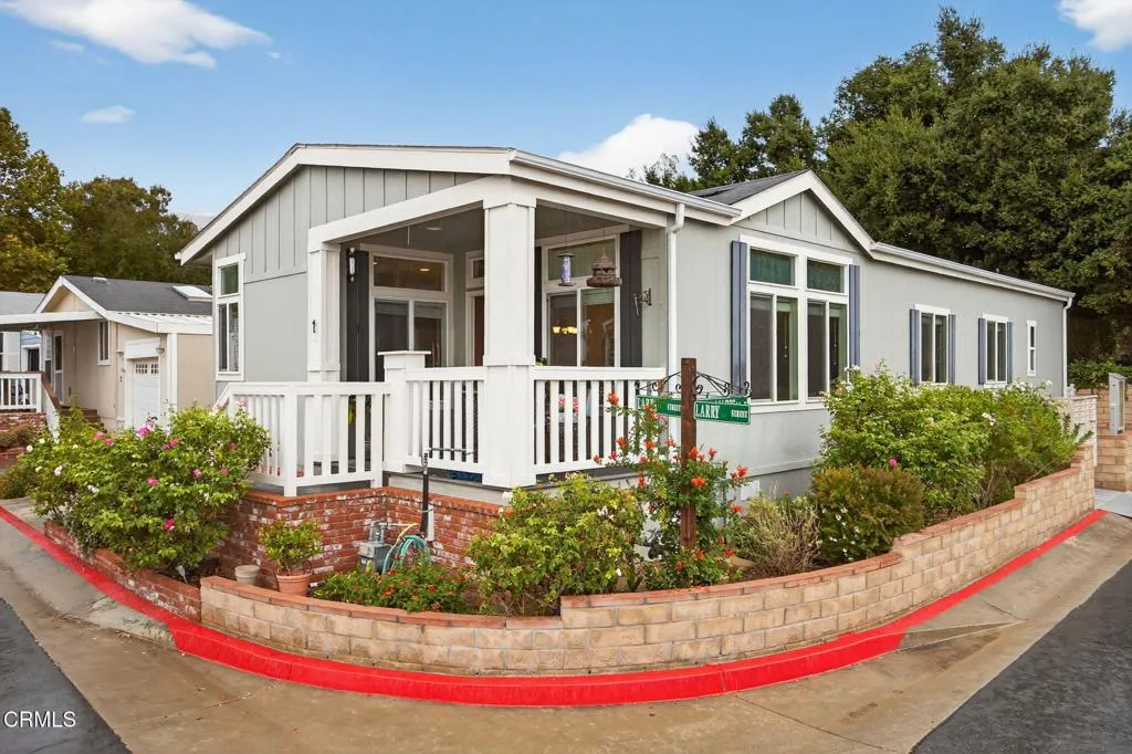 Ojai, California 93023, United States, 3 Bedrooms Bedrooms, ,2 BathroomsBathrooms,Residential,Active,217315