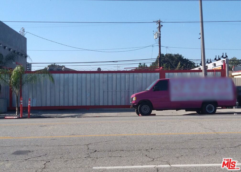 1/2 CHERRY Avenue
