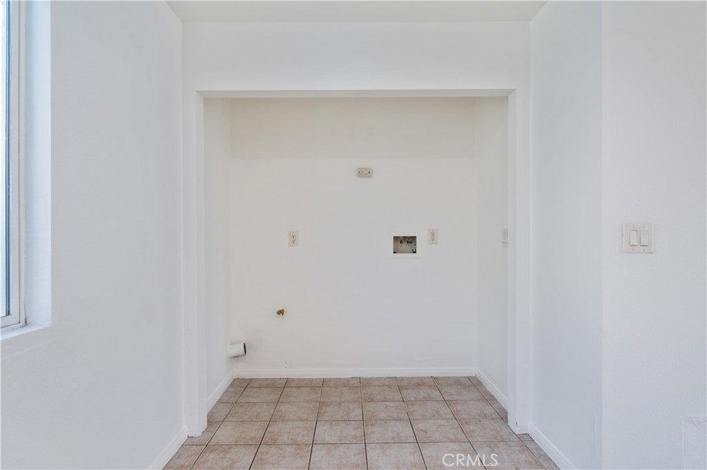 1585 E 48th Place