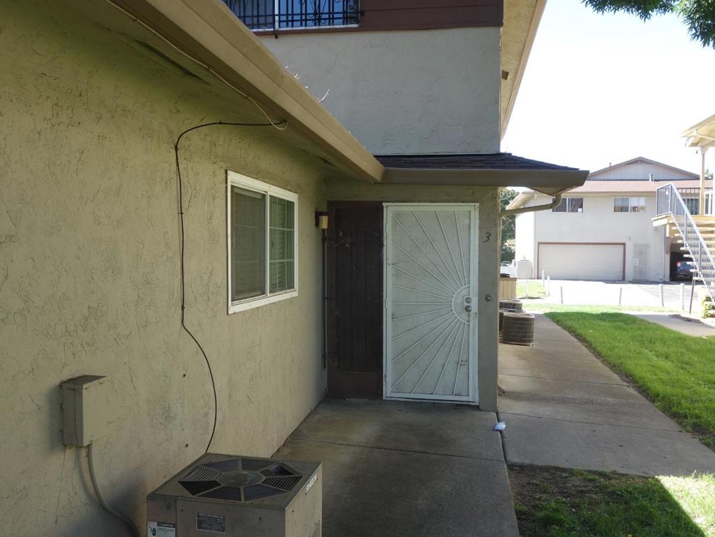 2300 Peppertree Way 3