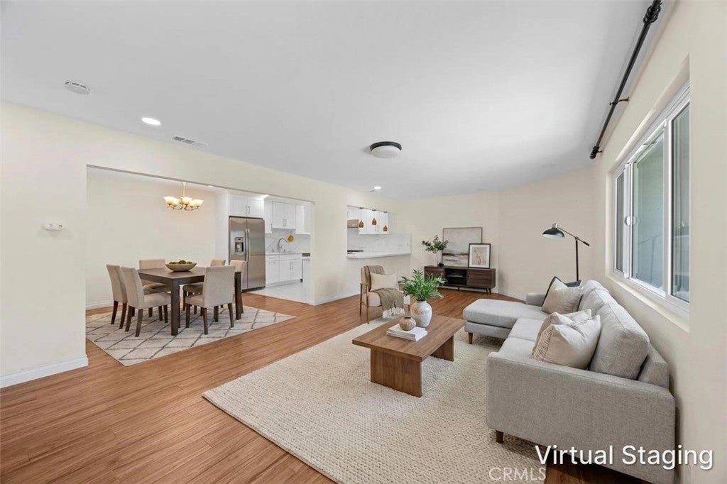 931 W Bainbridge