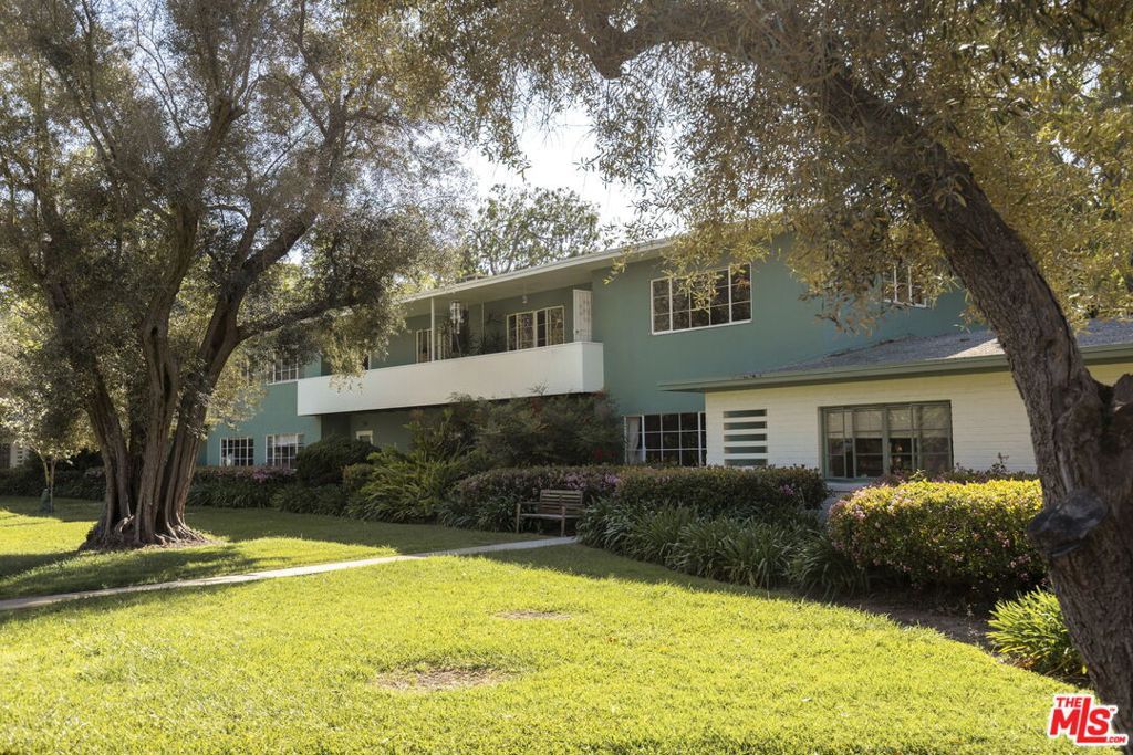 Photo of 5587 Village Grn, Los Angeles, CA 90016 (MLS # 26663009)