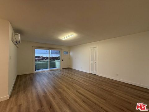 Photo of 314 S Clark Drive #2, Los Angeles, CA 90048 (MLS # 26655497)