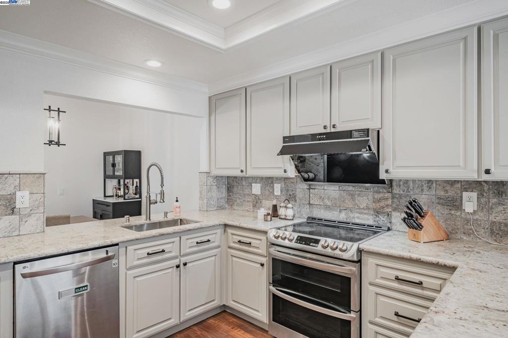 CANY0N LAKES - Residential