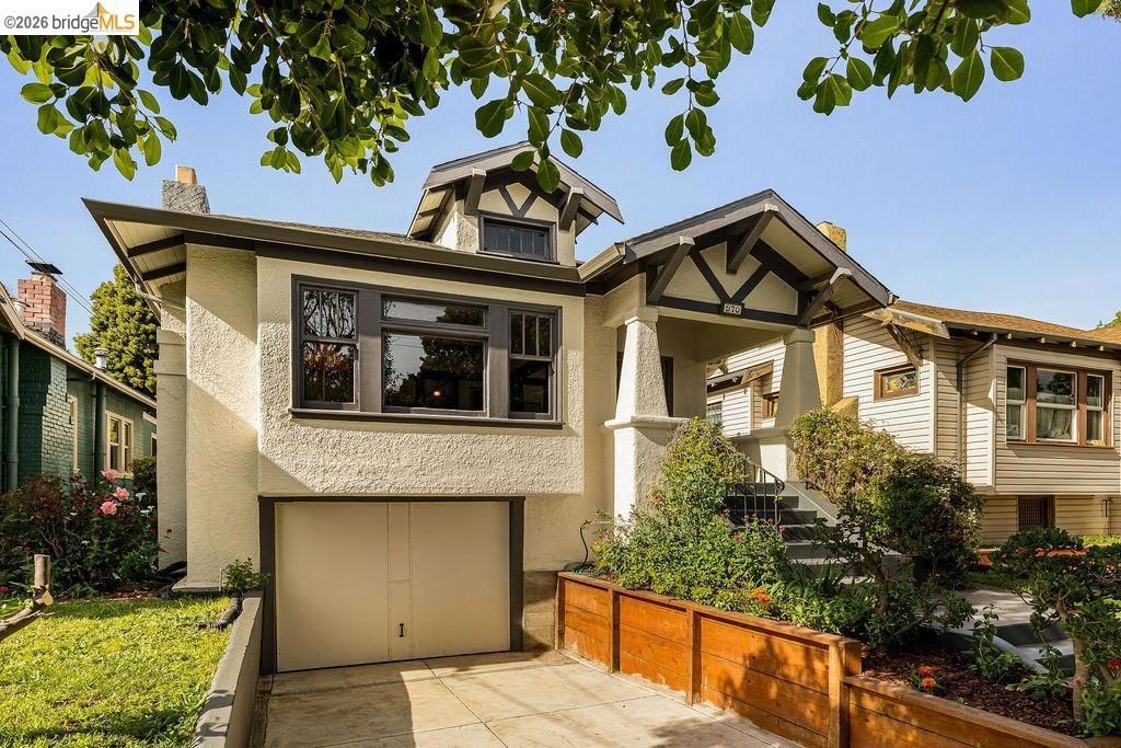 Photo of 970 39th St St, Oakland, CA 94608 (MLS # 41128899)