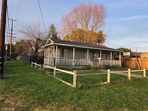 Photo of 22057 Wyandotte St, Canoga Park, CA 91303 (MLS # SR26041805)