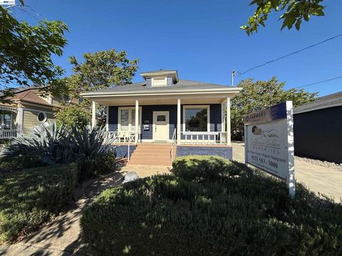 Photo of 2426 2Nd St St, Livermore, CA 94550 (MLS # 41130832)