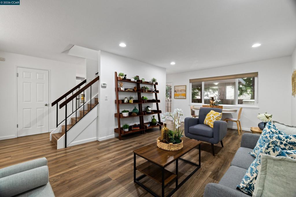 6444 Parklane Plz