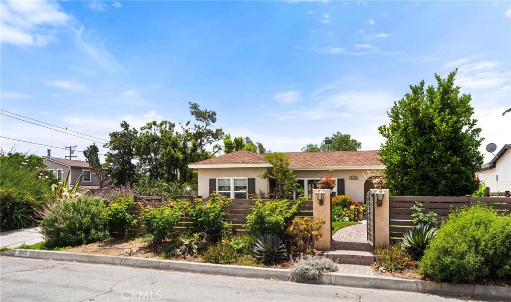 9423 Lomita Drive