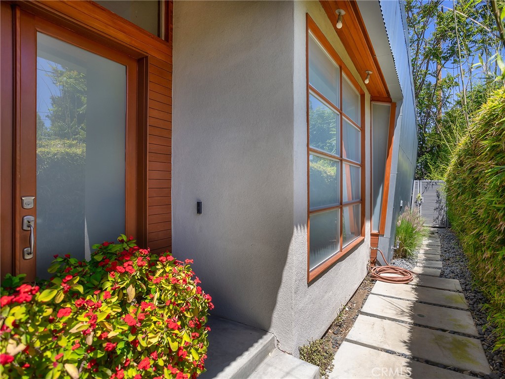 5762 Andasol Avenue