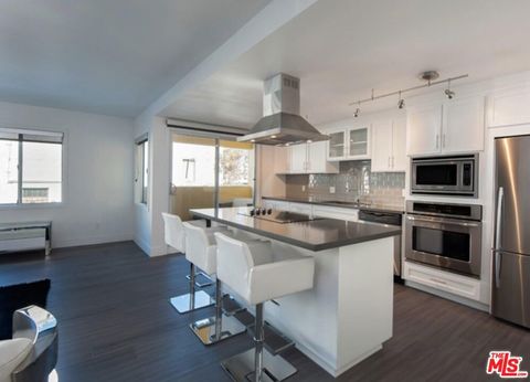 Photo of 131 S Maple Drive #104, Beverly Hills, CA 90212 (MLS # 25596829)