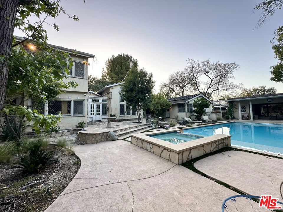 5250 Louise Avenue