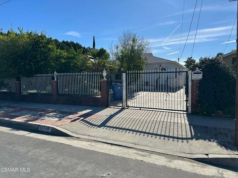 Photo of 14742 Cohasset Street, Van Nuys, CA 91405 (MLS # 226000276)