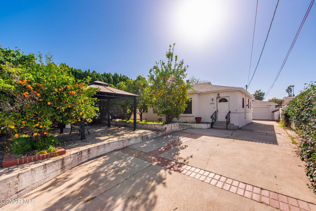 14742 Cohasset Street