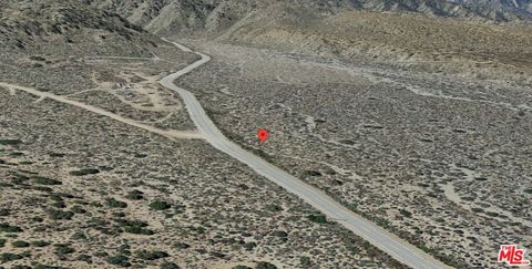 Photo of 0 Largo Vista Road, Llano, CA 93544 (MLS # 25533665)