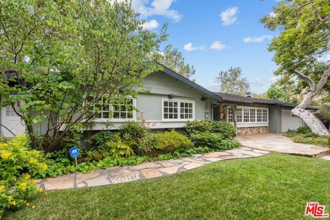Photo of 30604 Sicomoro Drive, Malibu, CA 90265 (MLS # 25626799)