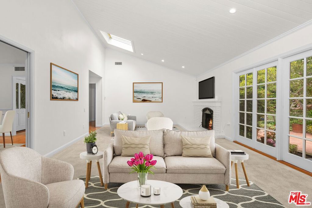 Photo of 30604 Sicomoro Drive, Malibu, CA 90265 (MLS # 25626799)