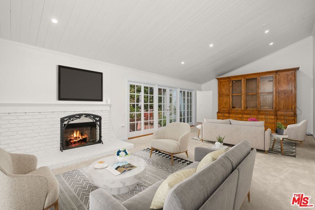 Photo of 30604 Sicomoro Drive, Malibu, CA 90265 (MLS # 25626799)