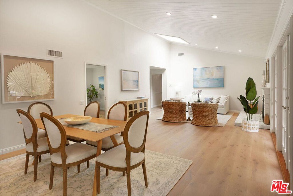 Photo of 30604 Sicomoro Drive, Malibu, CA 90265 (MLS # 25626799)