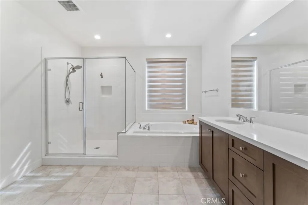 Saugus, California 91350, United States, 5 Bedrooms Bedrooms, ,3 BathroomsBathrooms,Residential,Active,223466