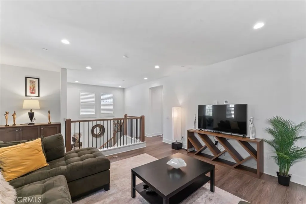 Saugus, California 91350, United States, 5 Bedrooms Bedrooms, ,3 BathroomsBathrooms,Residential,Active,223466