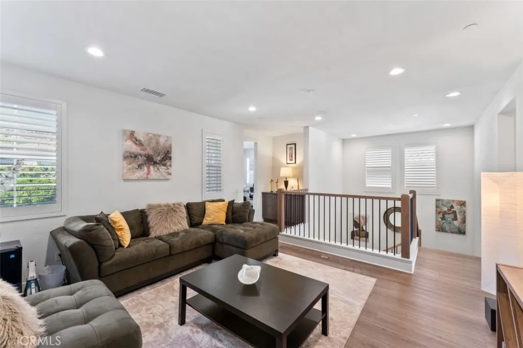 Saugus, California 91350, United States, 5 Bedrooms Bedrooms, ,3 BathroomsBathrooms,Residential,Active,223466