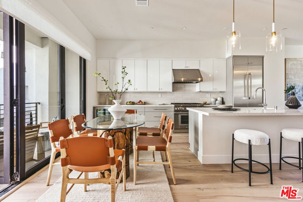 3220 S Barrington Avenue, Los Angeles CA 90066